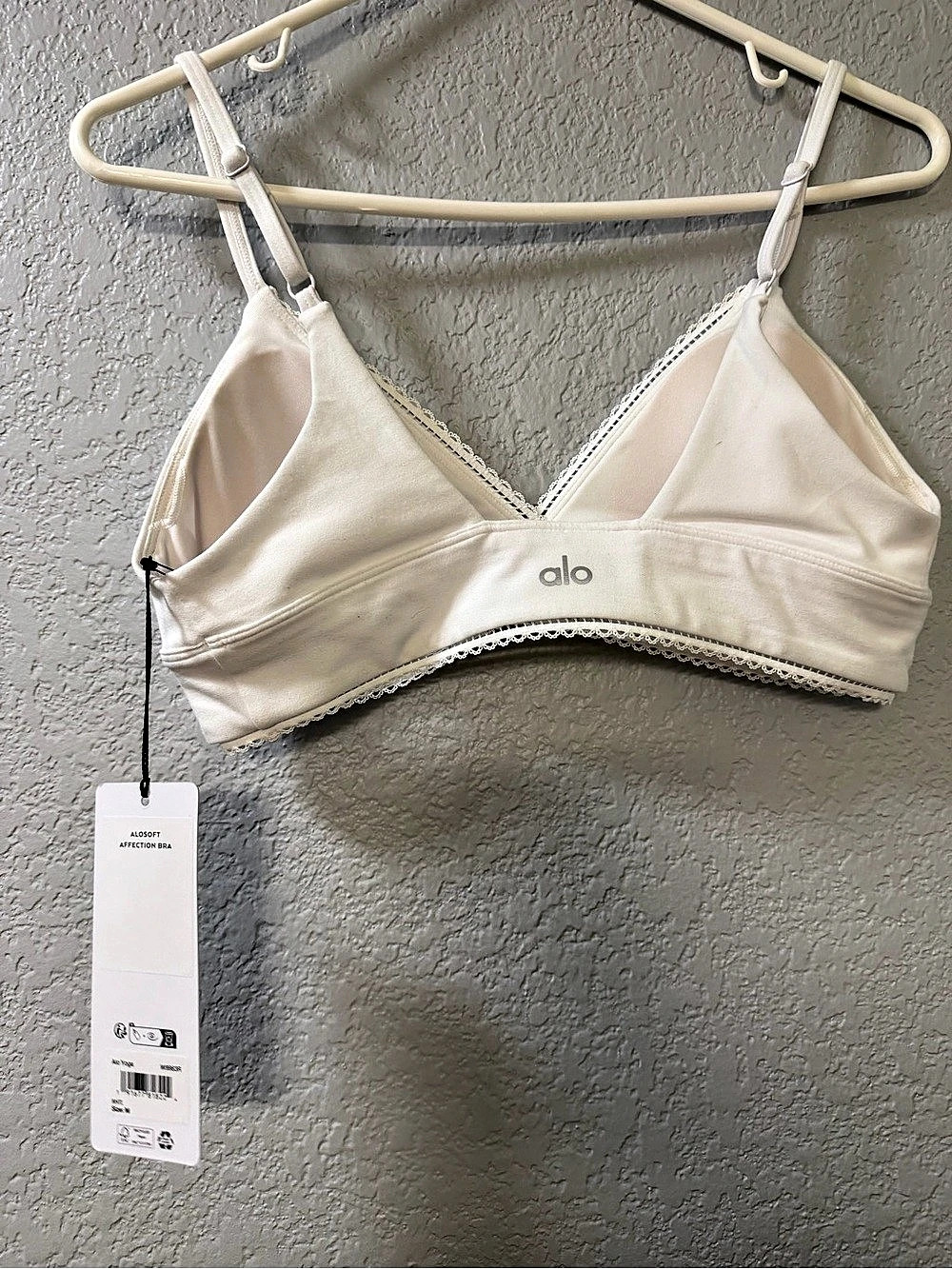 Alo Yoga Alosoft Affection Bra White Sports Bra Medium NWT